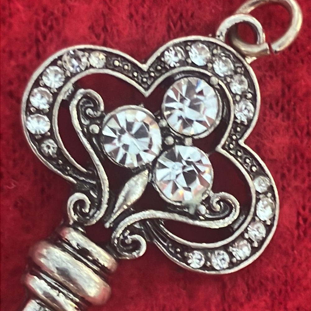 Silver tone Skeleton Key Pendant - Picture 4 of 9